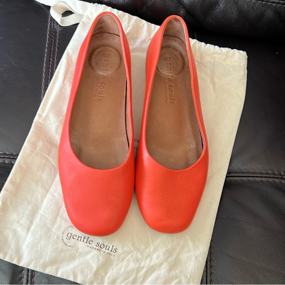 Kenneth Cole Gentle Souls orange flats 8.5